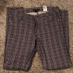 Black and white pattern skinny pants